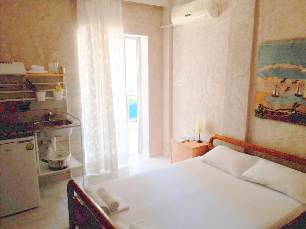 Artemis Studios & Apartments Nea Kallikrateia Bagian luar foto